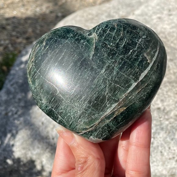 Crystal Apatite Heart - Picture 1 of 3